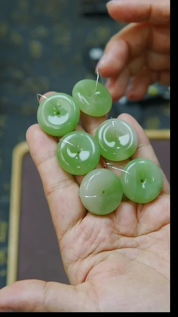 吊坠(不含链)未镶嵌和田玉翠青平安扣 配绳