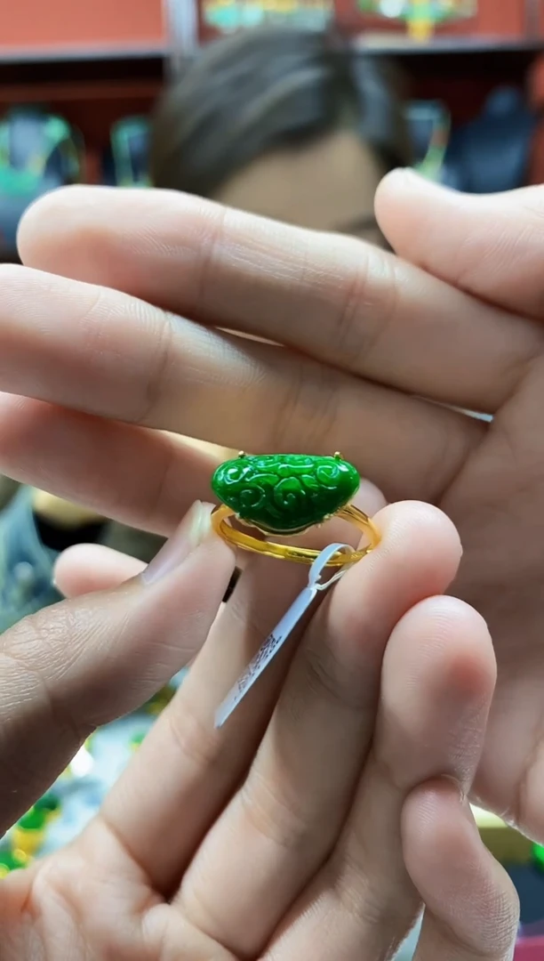 颈饰未镶嵌翡翠翡翠戒指-166