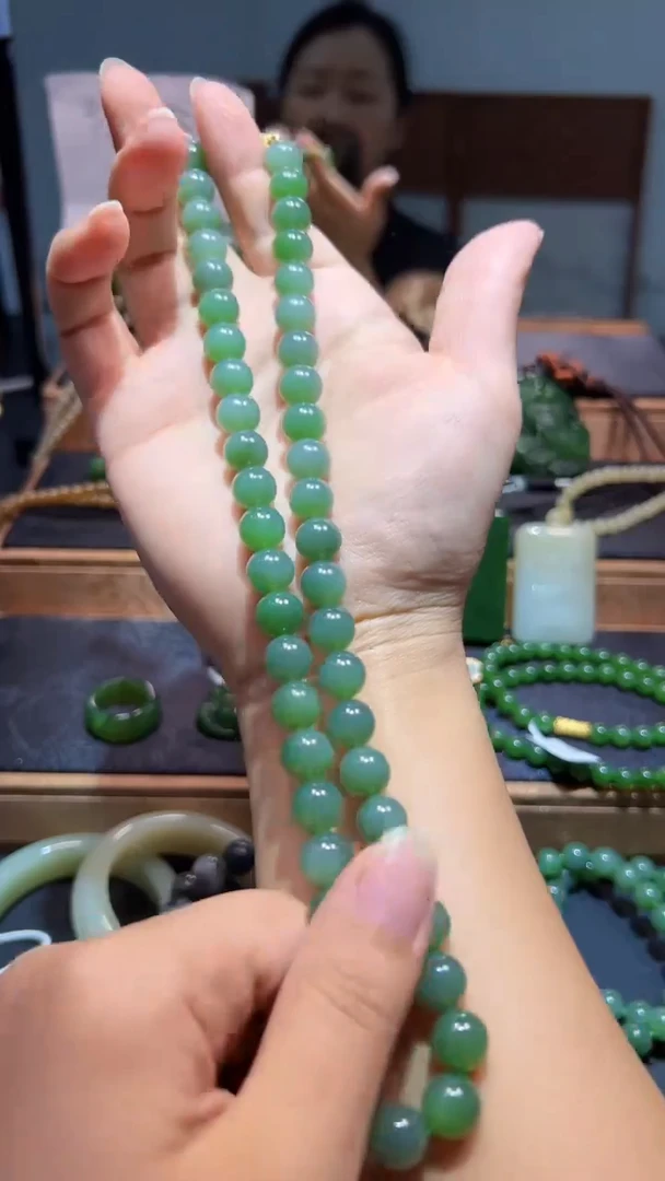 颈饰未镶嵌和田玉（碧玉）1