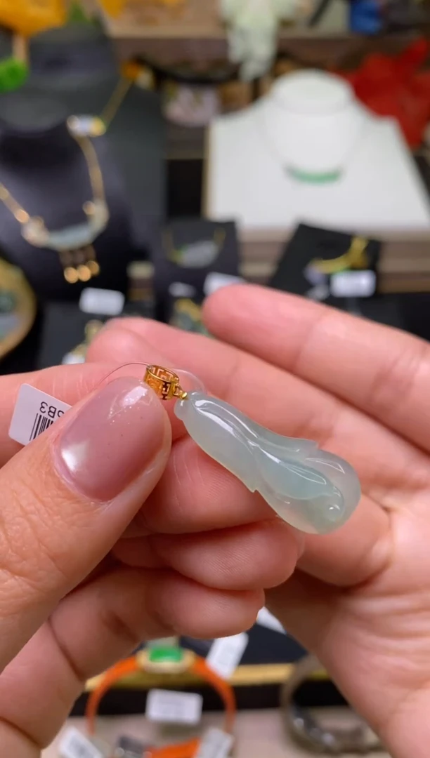 【闪购商品】翡翠颈饰18K金镶嵌净货17986