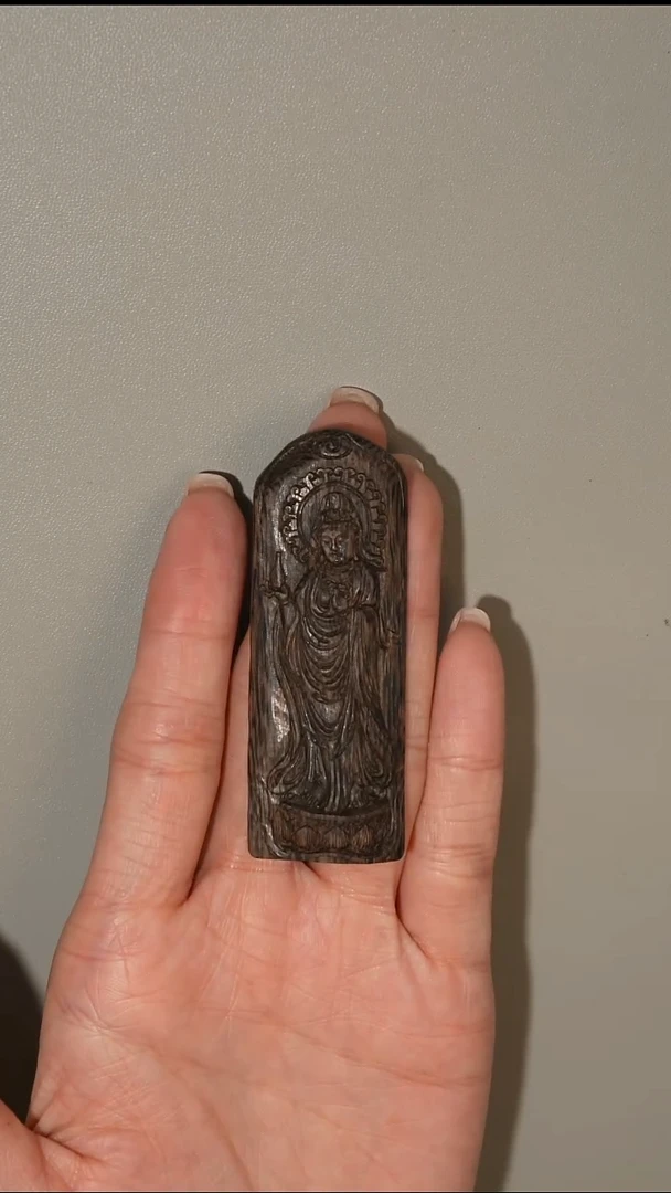 沉香吊坠文莱黑棋沉水自在观音挂件吊坠7.15克