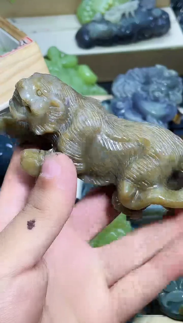 颈饰未镶嵌和田玉熊**主1