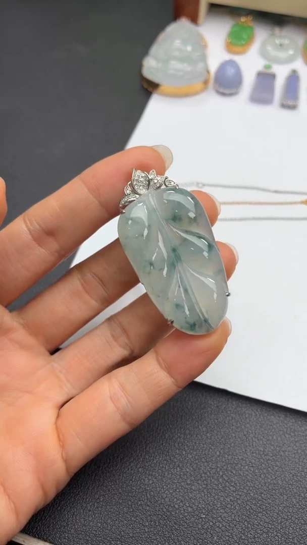 颈饰18K金镶嵌翡翠天然翡翠A货