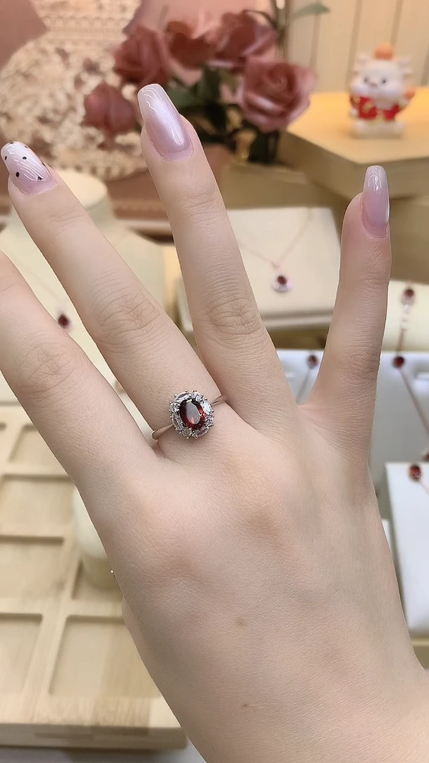 银S925镶嵌戒指石榴石豆蔻