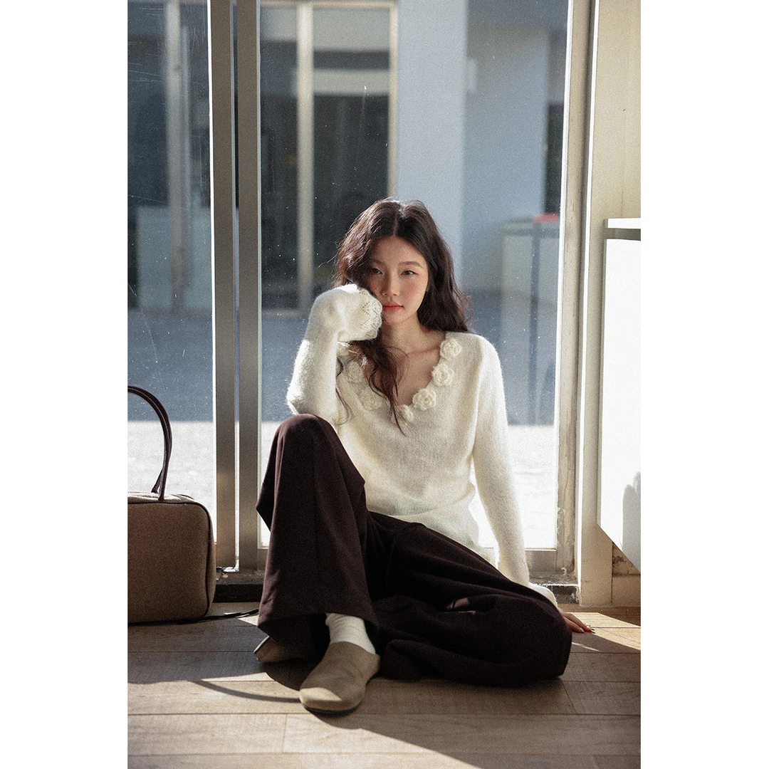 杏雨梨花！浪漫精致合身v领立体花8%羊毛针织衫WS55749