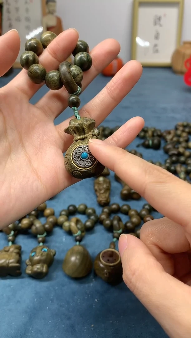 【闪购商品】维腊木（绿檀）把件赚钱袋 盘玩件
