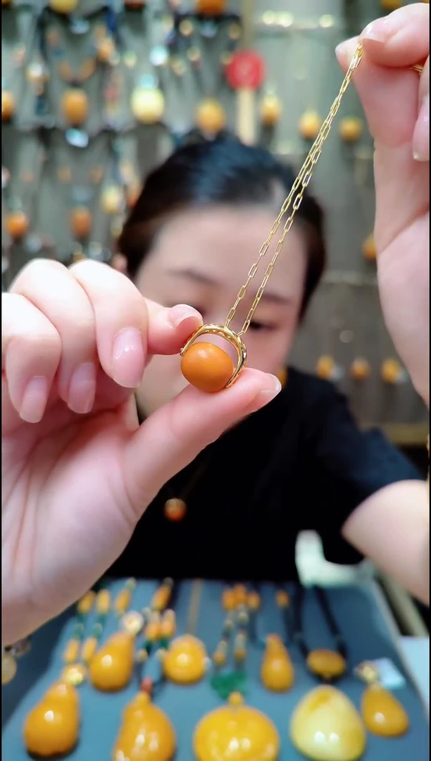 蜜蜡银S925镀金镶嵌珠宝奇石﹣F337蜜蜡吊坠路路通