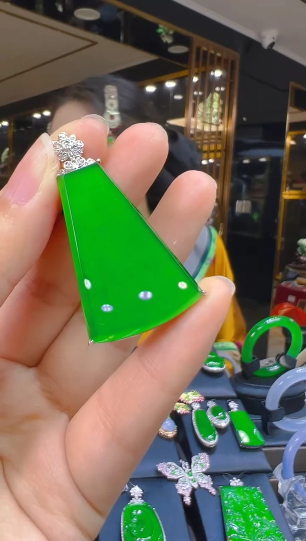 翡翠18K金镶嵌吊坠(赠链)232