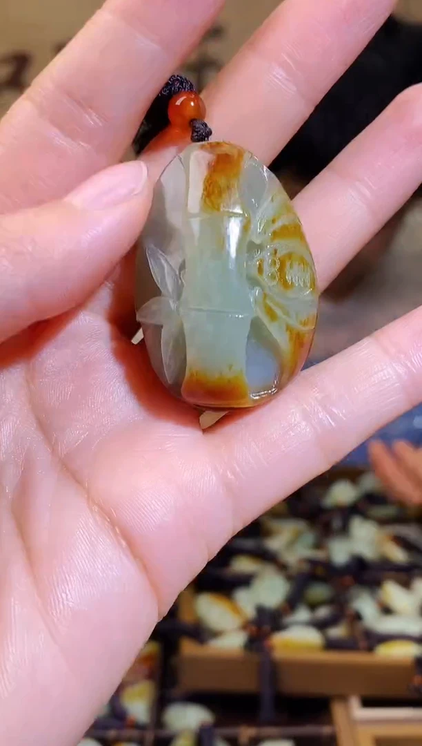 和田玉未镶嵌颈饰1