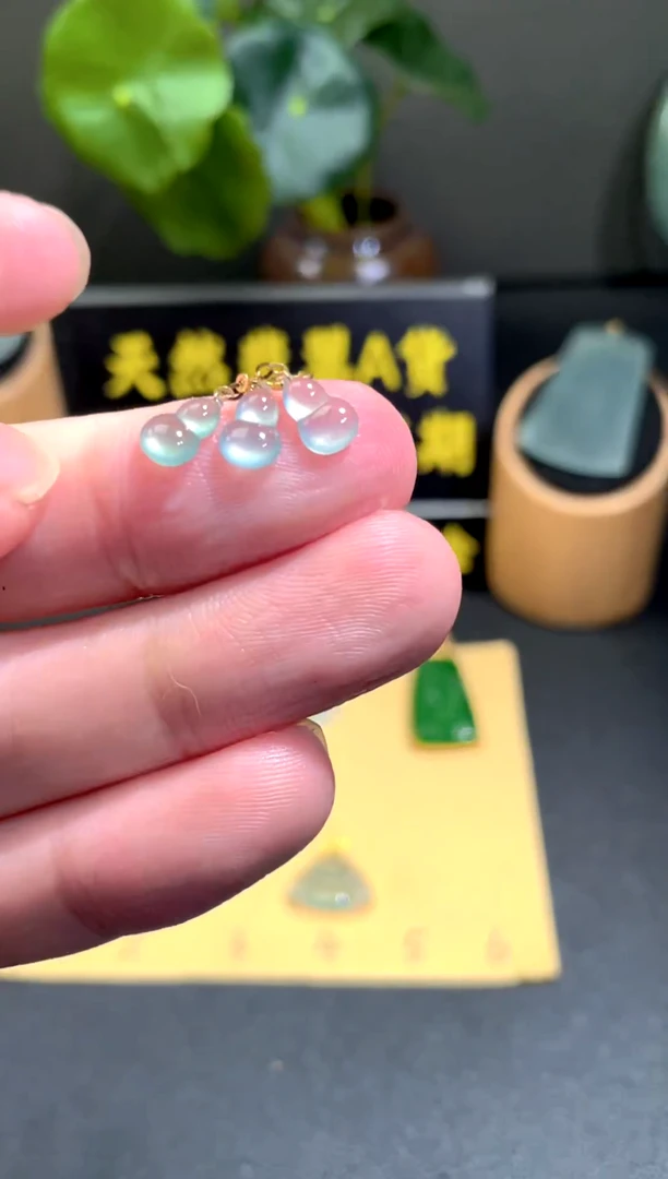 颈饰18K金镶嵌翡翠翡翠A货