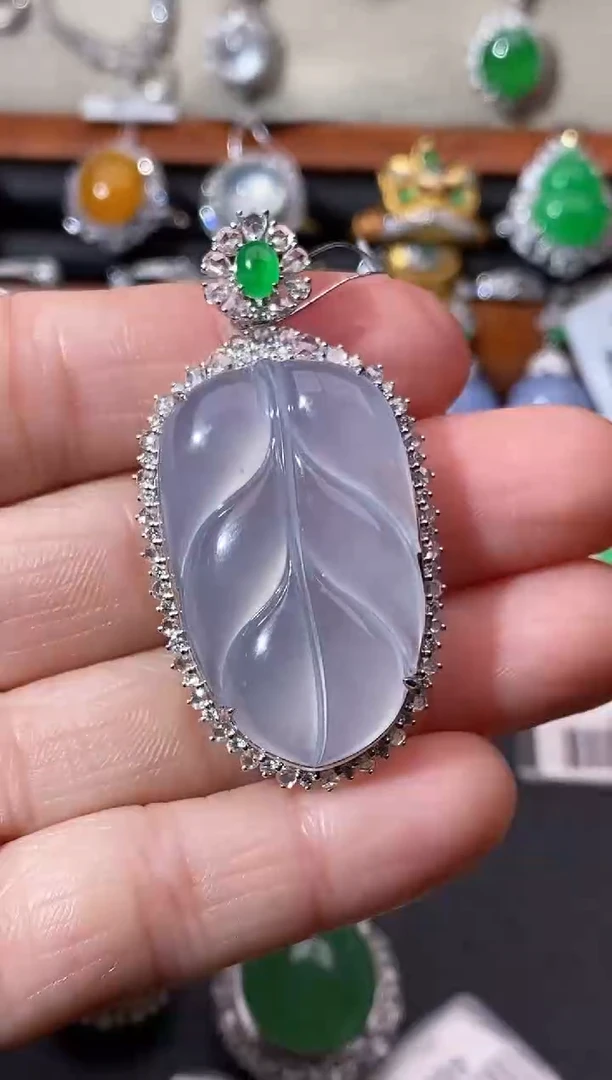【闪购商品】翡翠吊坠(不含链)18K金镶嵌吊坠
