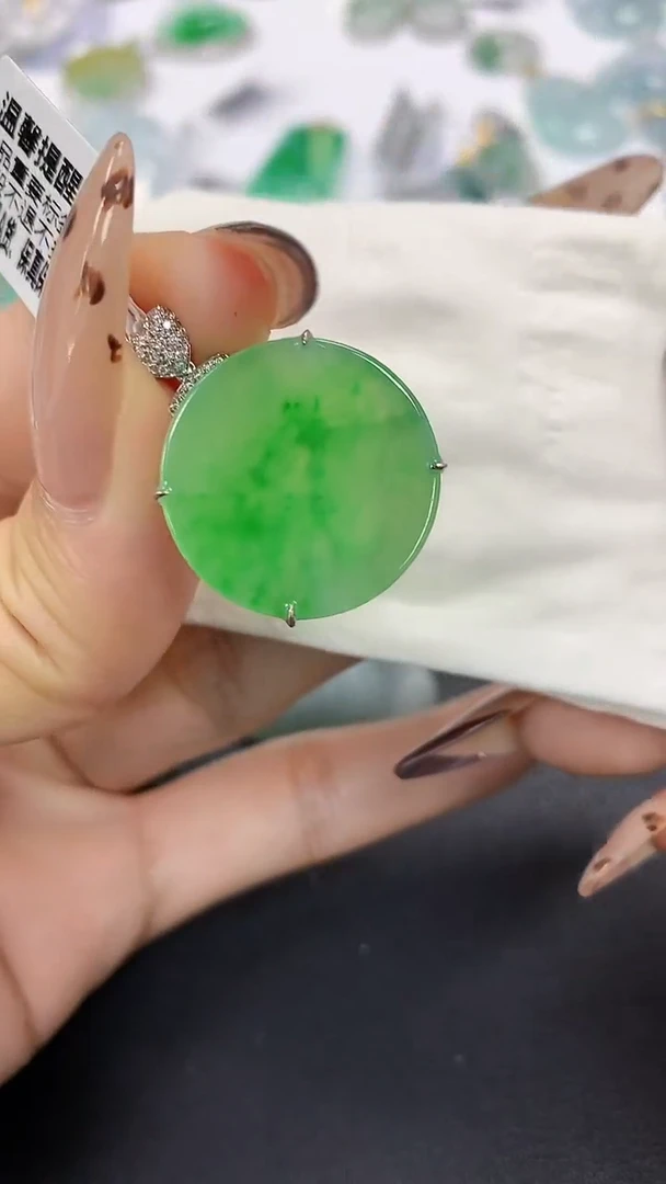 颈饰18K金镶嵌翡翠a货假一赔三支持复检百元上9元证书费自理