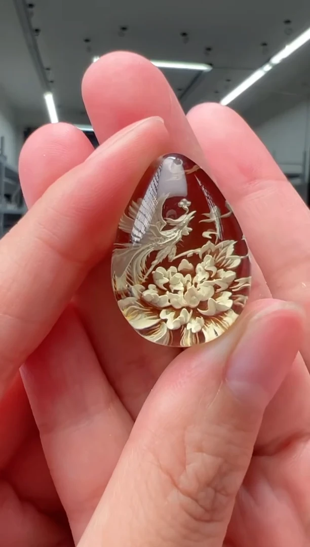 未镶嵌颈饰琥珀凤凰