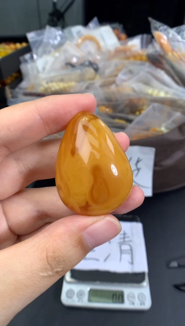 蜜蜡未镶嵌珠宝奇石71