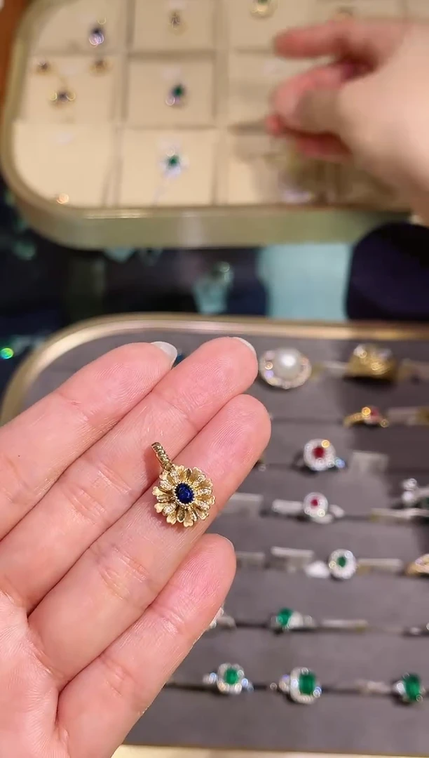 【闪购商品】蓝宝石吊坠(不含链)18K金镶嵌蓝宝石吊坠