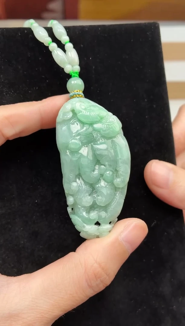 颈饰未镶嵌翡翠牌子