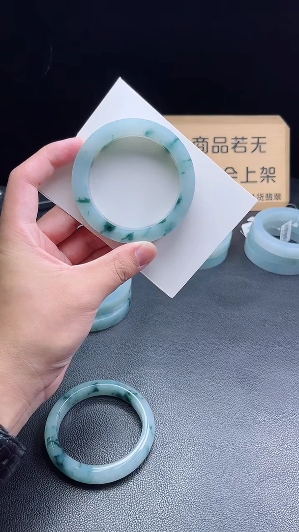 未镶嵌手镯定制翡翠腊***歌定制