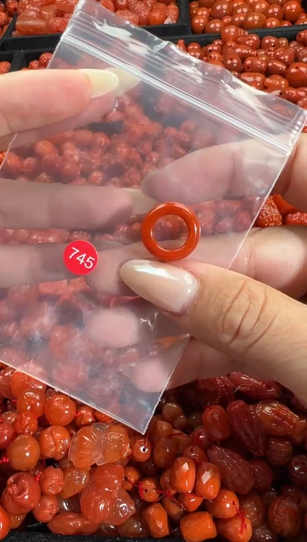 颈饰未镶嵌南红玛瑙1