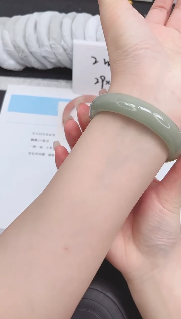 未镶嵌手镯石英质玉251-61.1