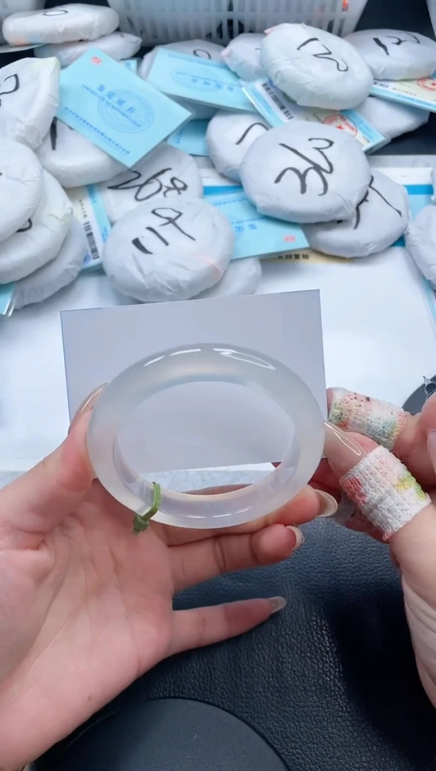 【闪购商品】石英质玉手镯未镶嵌3-V244-60