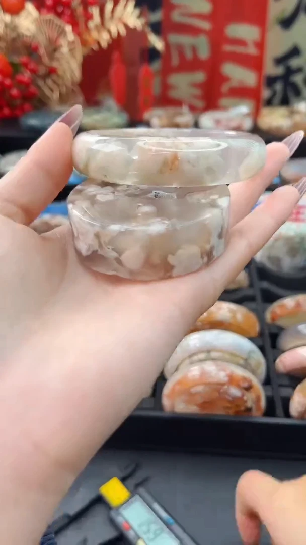 【闪购商品】石英质玉手镯未镶嵌赠送镯心（59圈口