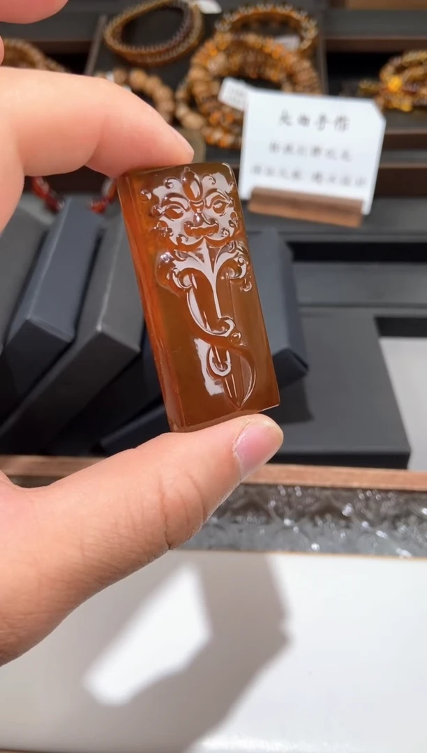 【闪购商品】琥珀颈饰未镶嵌狮咬剑