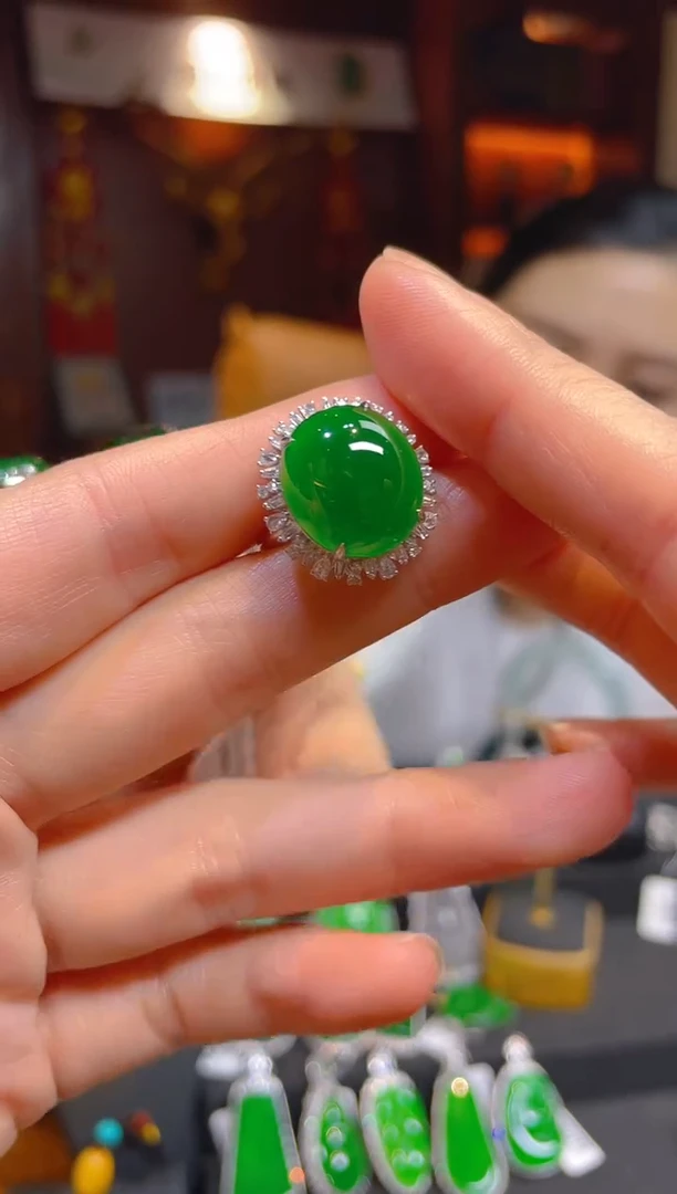 【闪购商品】翡翠戒指18K金镶嵌113705天然A货翡翠蛋面戒指