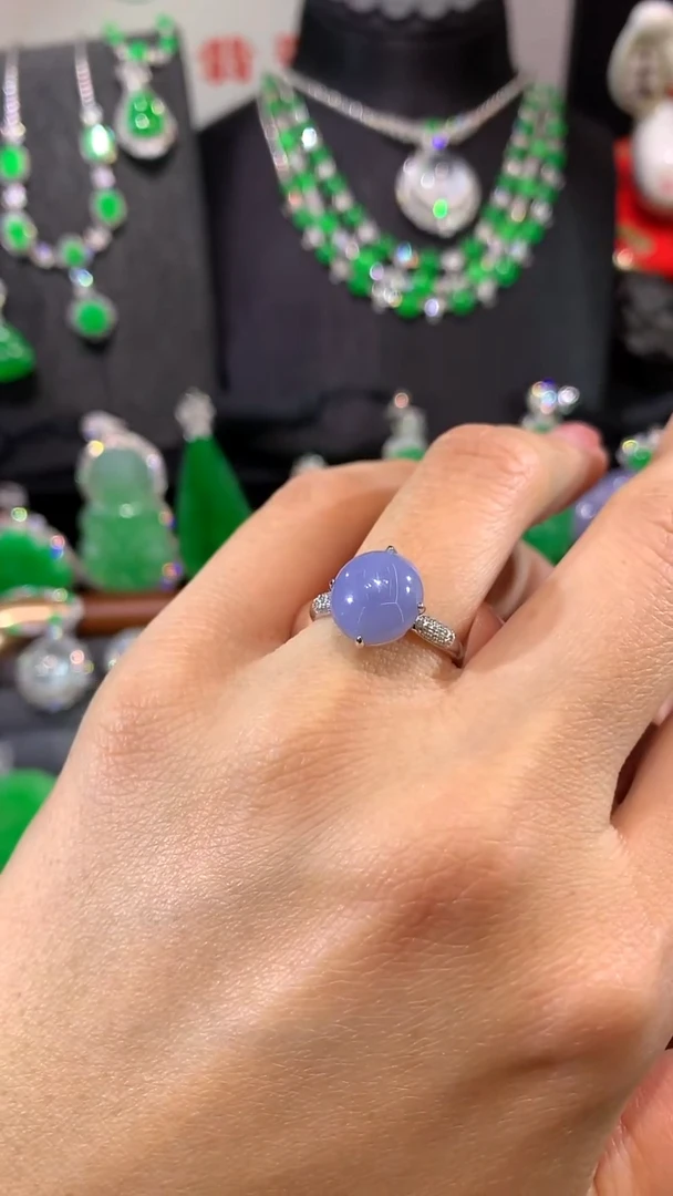 18K金镶嵌戒指翡翠戒指