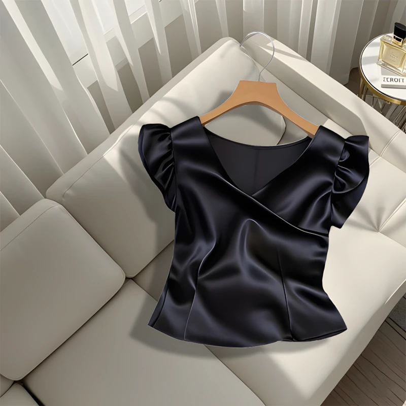2025夏季新款独特高级感V领黑色显瘦上衣飞飞袖超好看缎面小衫T恤