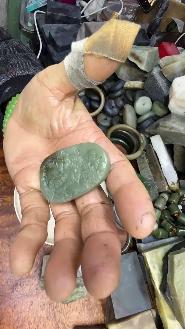 未镶嵌和田玉（糖玉）珠宝半成品1