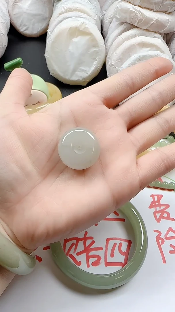 石英质玉手镯未镶嵌平安扣