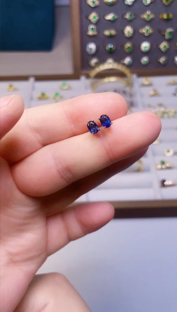 【闪购商品】蓝宝石耳饰银S925镶嵌一对