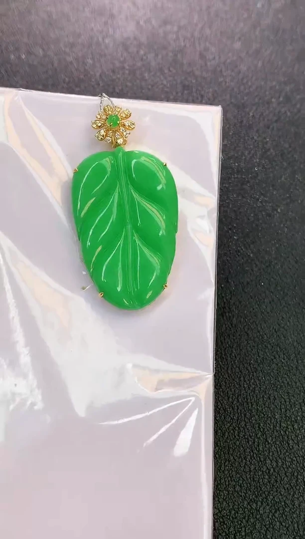 颈饰18K金镶嵌翡翠赠礼盒证书 珍珍