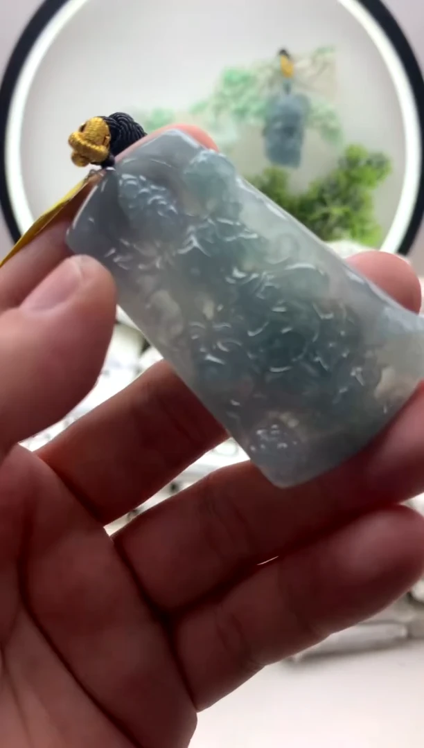 翡翠未镶嵌颈饰大势至
