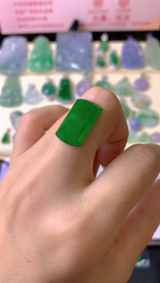 未镶嵌定制翡翠朱***力裸玉（客户意向镶嵌）