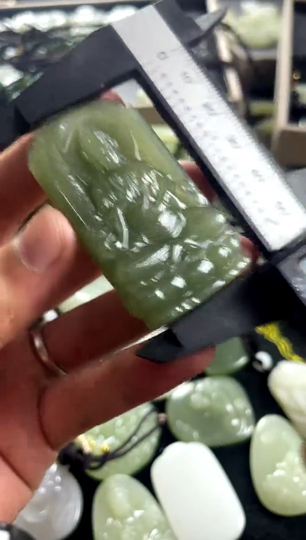 和田玉未镶嵌颈饰观音