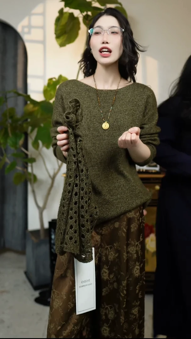 均码，花纱套装围脖加圆领羊毛衫两件套，绿咖色
