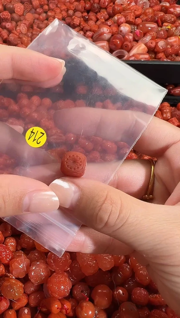 颈饰未镶嵌南红玛瑙1