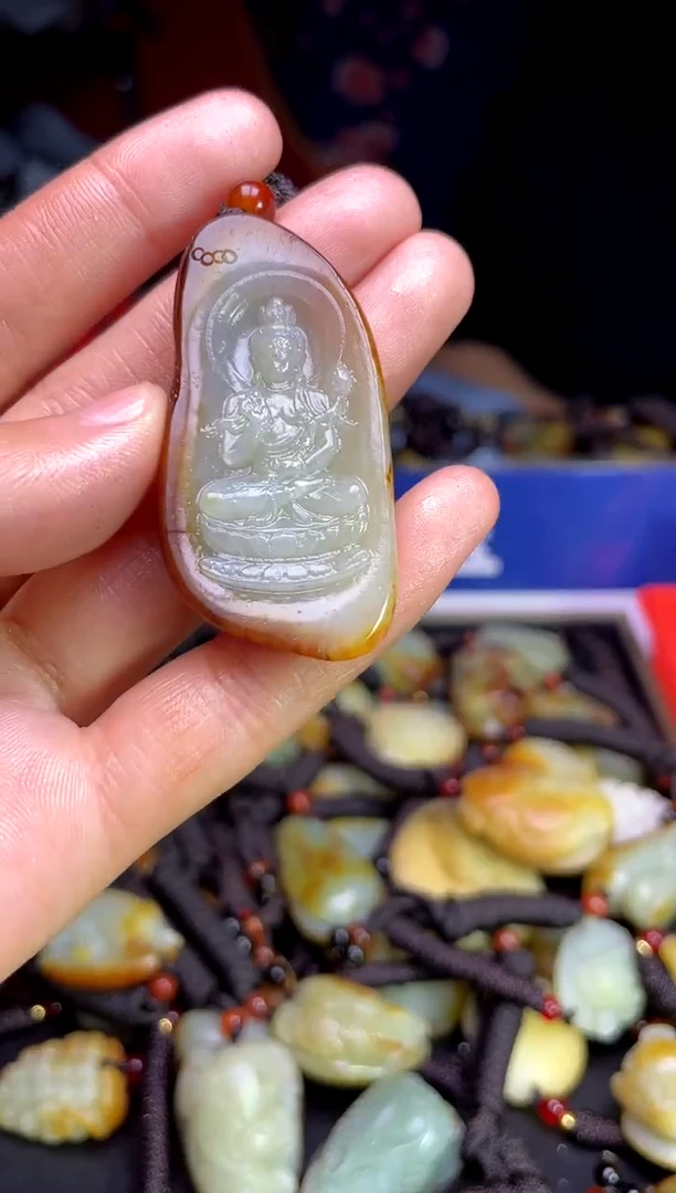 和田玉未镶嵌颈饰1