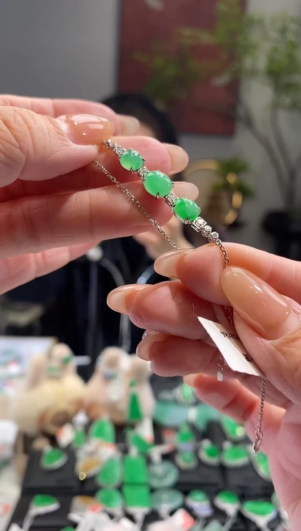 18K金镶嵌手链翡翠手链