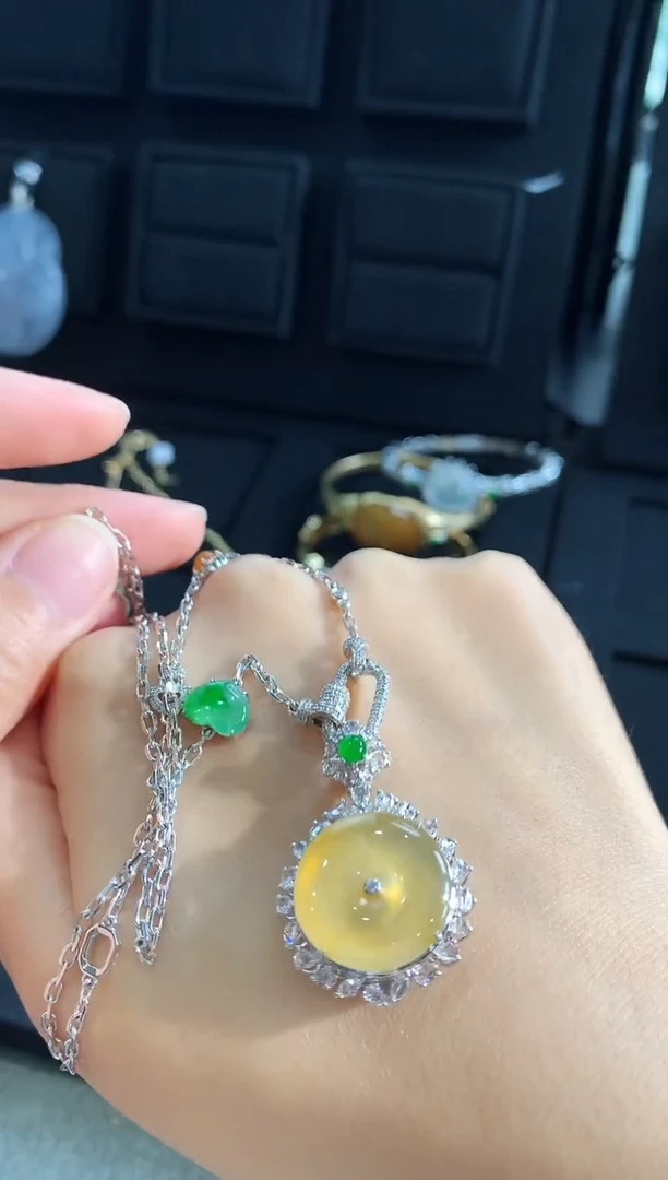 【闪购商品】翡翠颈饰18K金镶嵌吊坠 一体链