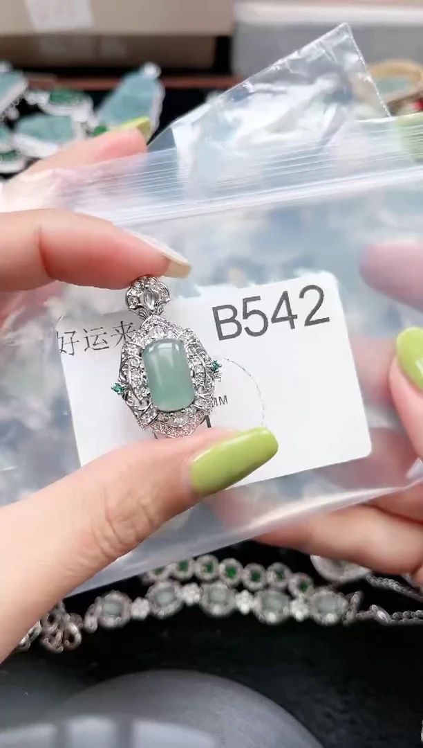 【闪购商品】翡翠颈饰未镶嵌542赠皮绳