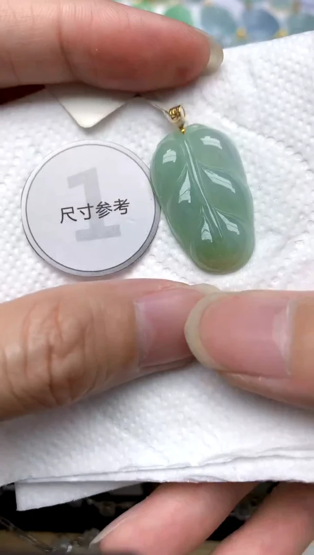 颈饰18K金镶嵌翡翠天然A货翡翠