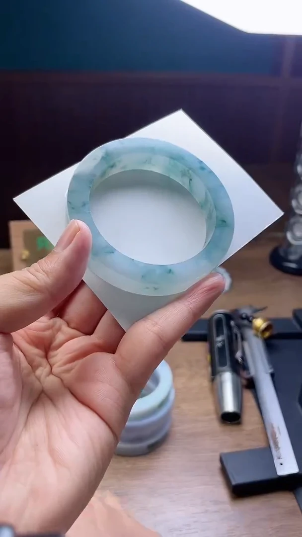 未镶嵌手镯定制翡翠蜗**毒定制