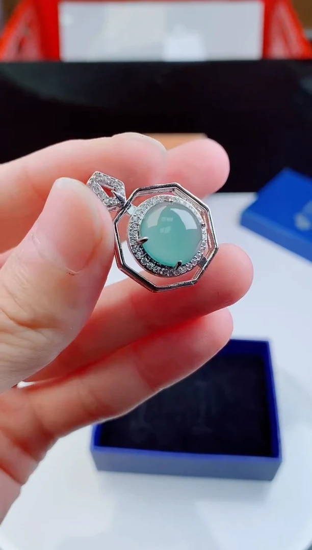 颈饰未镶嵌翡翠  ·