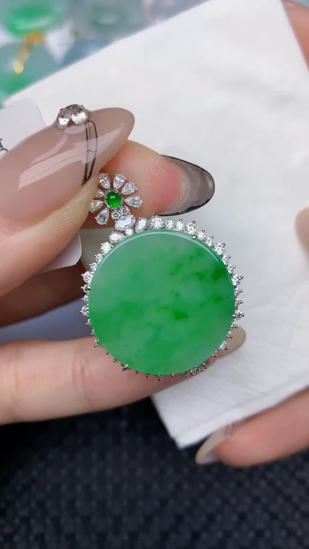 颈饰18K金镶嵌翡翠天然缅甸翡翠a货百元以上9元证书费自理