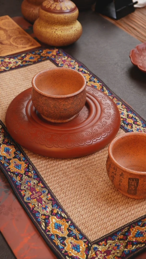 紫砂茶叶罐一对桃花泥主人杯