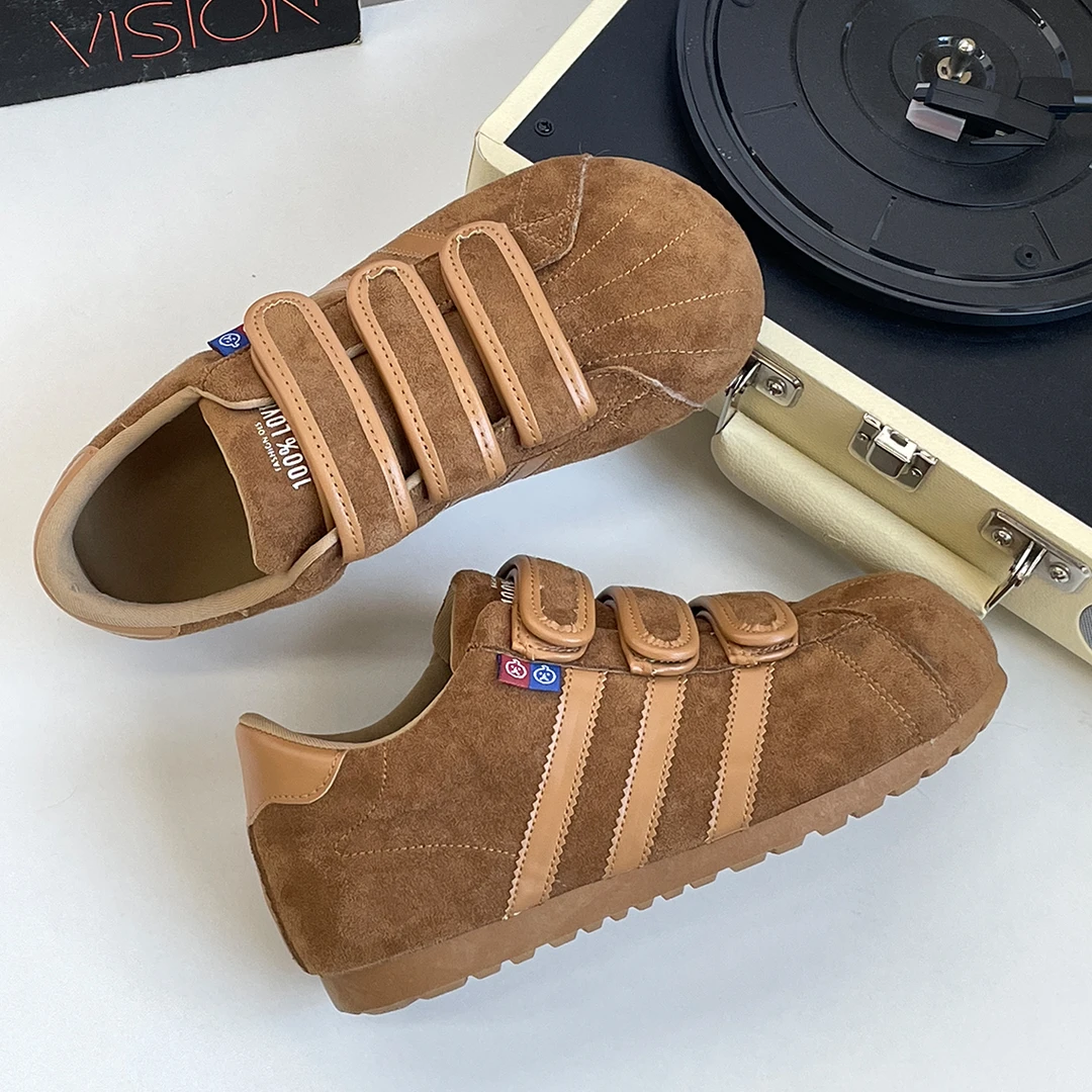 驼色丑萌魔术贴板鞋女2025秋季新款贝壳头舒适德训鞋百搭休闲潮鞋