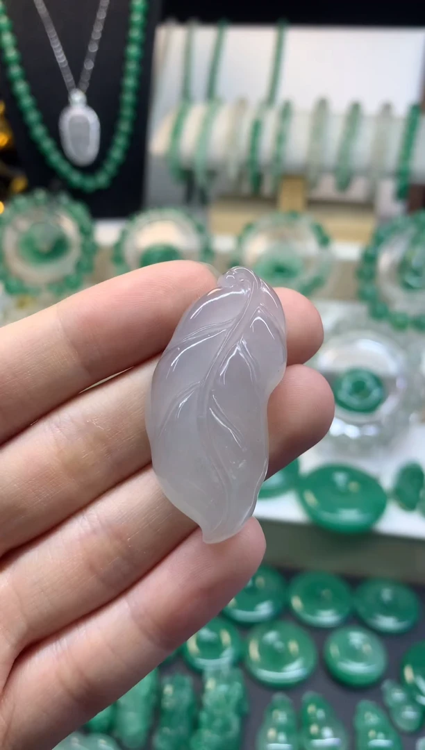 吊坠(不含链)未镶嵌石英质玉（非洲翠）白冰随形金枝玉叶