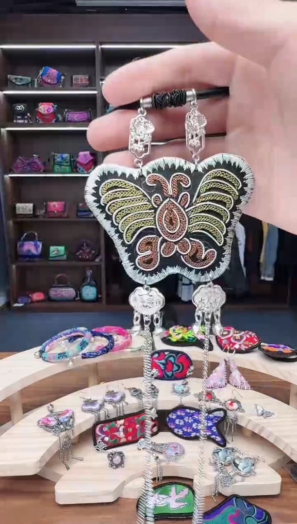 织绣69蒙阿苏苗绣传承店